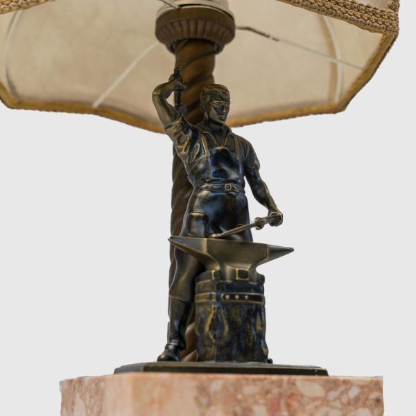 Veioza din bronz, pe suport de marmura cu abajur din piele Corpuri de iluminat