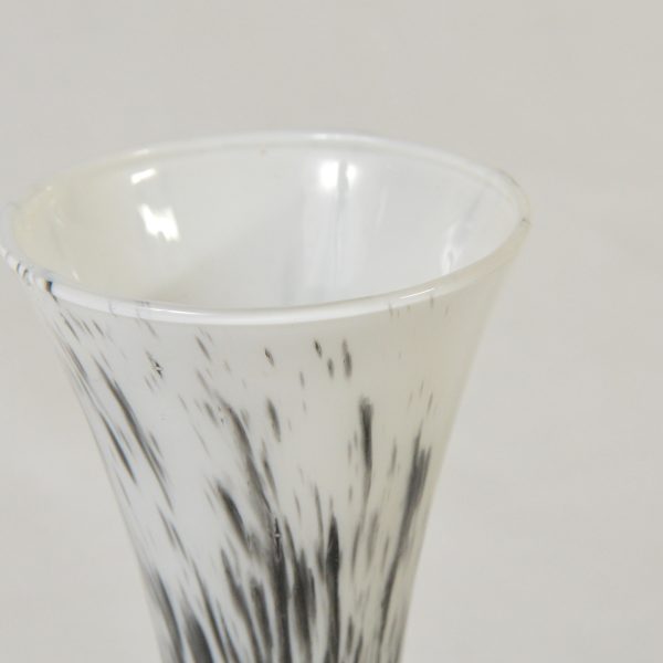 Vaza din sticla cu un superb model in stil unic Decoratiuni