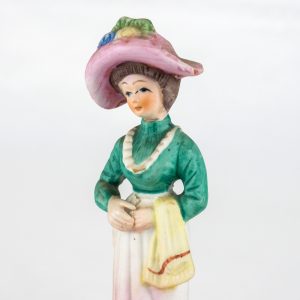 Bibelou din portelan doamna eleganta anii 70 Bibelouri Magazin de mobila decoratiuni si corpuri de iluminat vintage Bibelou din portelan doamna eleganta anii 70 Bibelouri