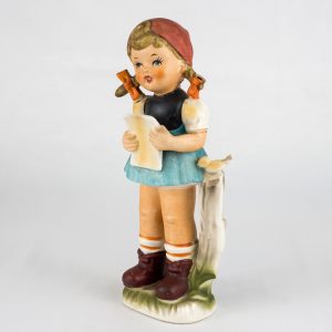 Bibelou din portelan cu motivul fetita artista anii 70 Bibelouri Magazin de mobila decoratiuni si corpuri de iluminat vintage Bibelou din portelan cu motivul fetita artista anii 70 Bibelouri