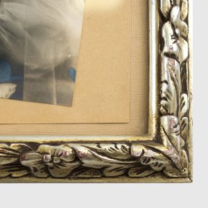 Rama foto sau pentru pictura din lemn cu model floral anii 60 Decoratiuni Magazin de mobila decoratiuni si corpuri de iluminat vintage Rama foto sau pentru pictura din lemn cu model floral anii 60 Decoratiuni