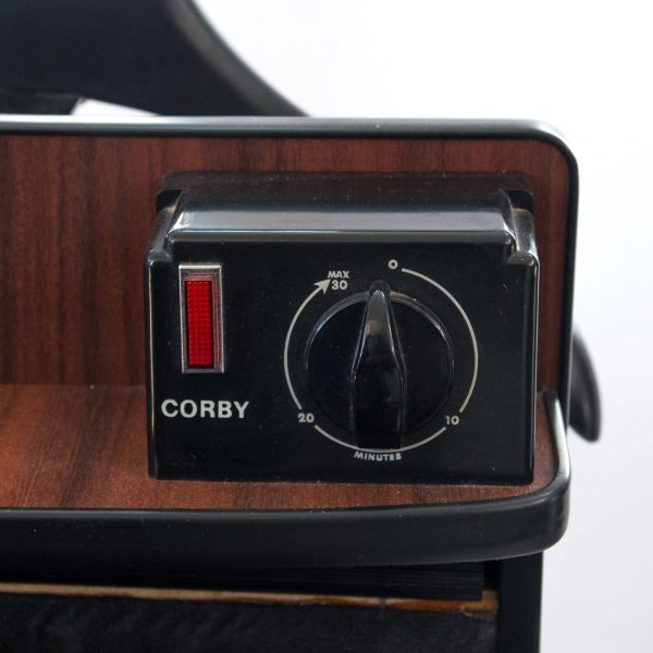 Presa  pentru haine vintage de la brandul Corby  UK Cutii, lăzi și alte soluții de depozitare