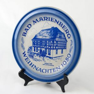 Farfurie din portelan decorativa pentru perete cu imaginea primariei din Bad Marienberg Decoratiuni