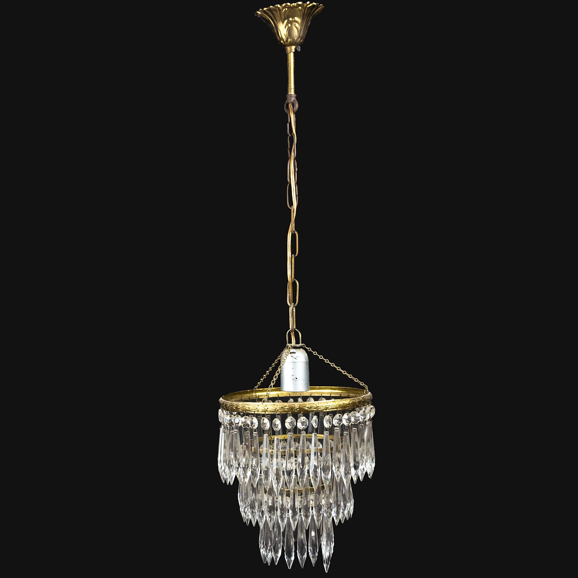 Lustra cu un bec lucrata din metal gold si cristale sub forma de turturi in Franta anii 50 Corpuri de iluminat