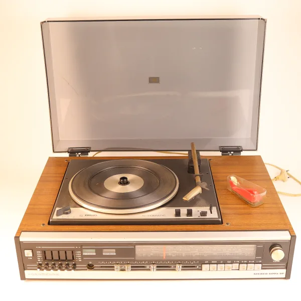 Radio cu pickup retro Nordmende Stereo 6005-SP Germania anul 1976/1977 Decoratiuni
