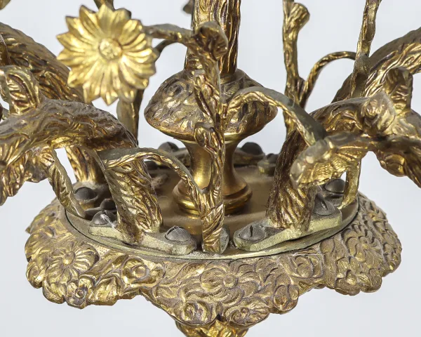 Candelabru din bronz cu 5 becuri tip lumânare și motive florale Franța începutul sec. XX Corpuri de iluminat