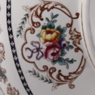 Vas cu mâner lucrat manual din porțelan cu modele florale în stil rococo Boluri