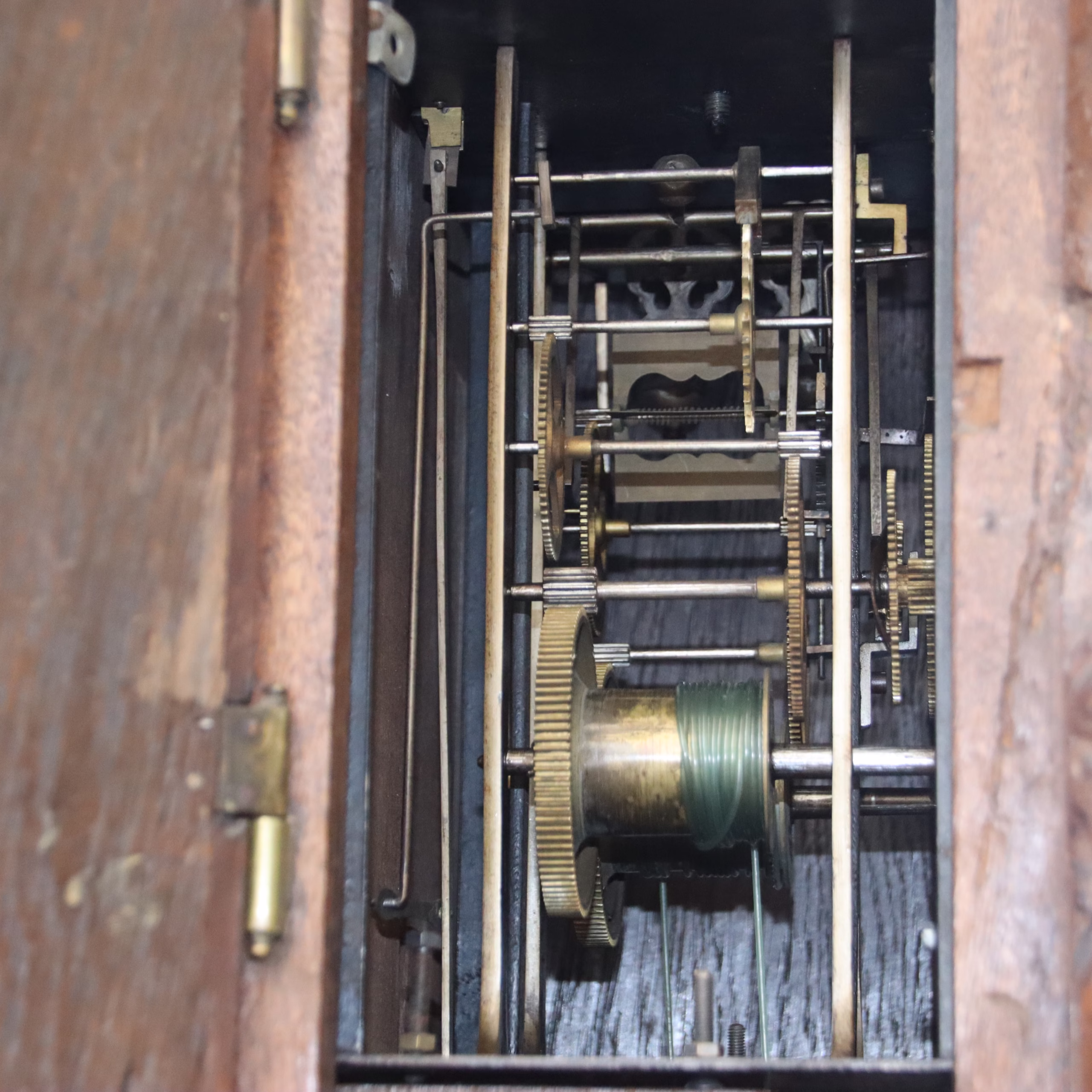 Ceas cu pendul de podea baroc cu mecanism recondiționat, piesă rară de colecție din sec. XIX Articole de colecție Magazin de mobila decoratiuni si corpuri de iluminat vintage Ceas cu pendul de podea baroc cu mecanism recondiționat, piesă rară de colecție din sec. XIX Articole de colecție