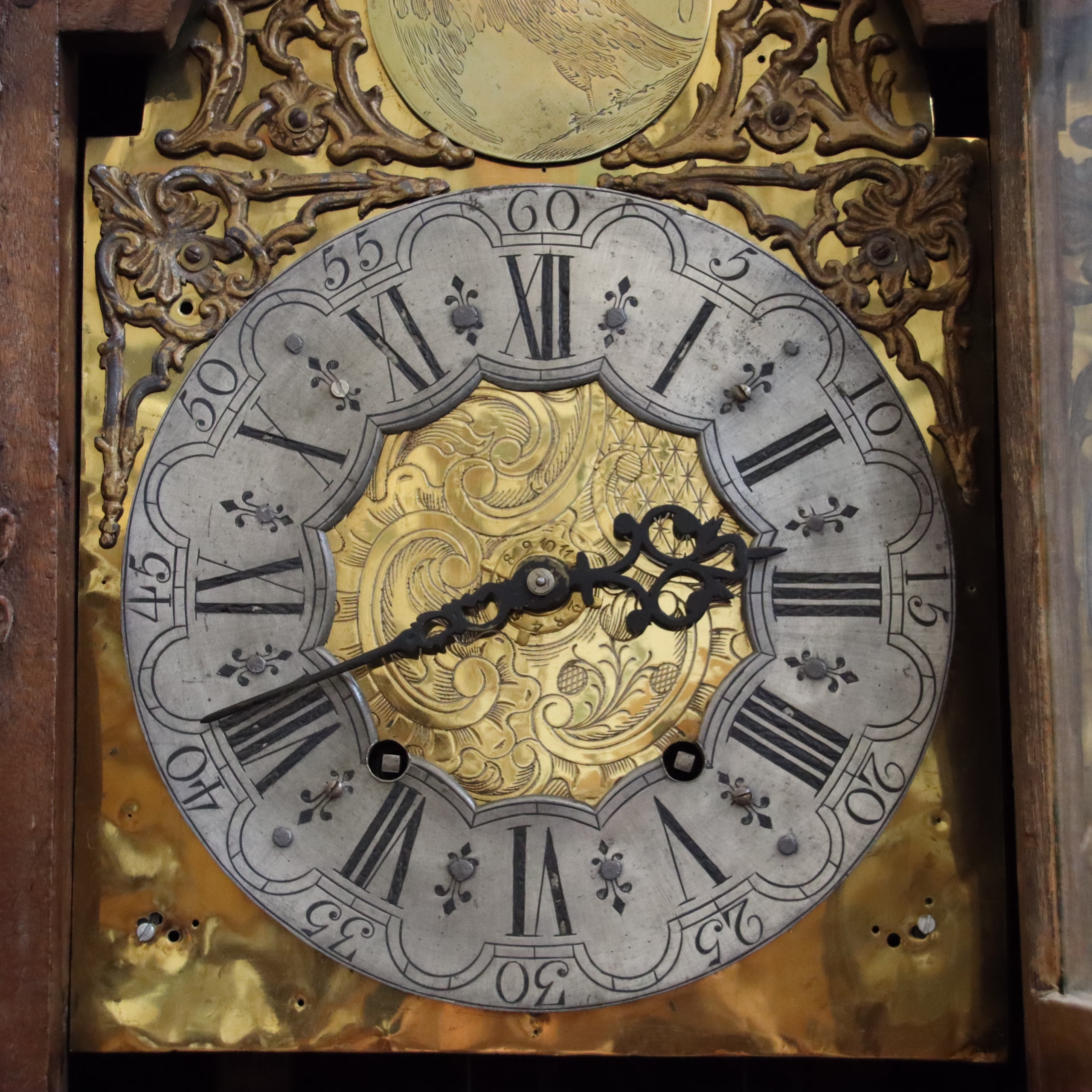 Ceas cu pendul de podea baroc cu mecanism recondiționat, piesă rară de colecție din sec. XIX Articole de colecție Magazin de mobila decoratiuni si corpuri de iluminat vintage Ceas cu pendul de podea baroc cu mecanism recondiționat, piesă rară de colecție din sec. XIX Articole de colecție