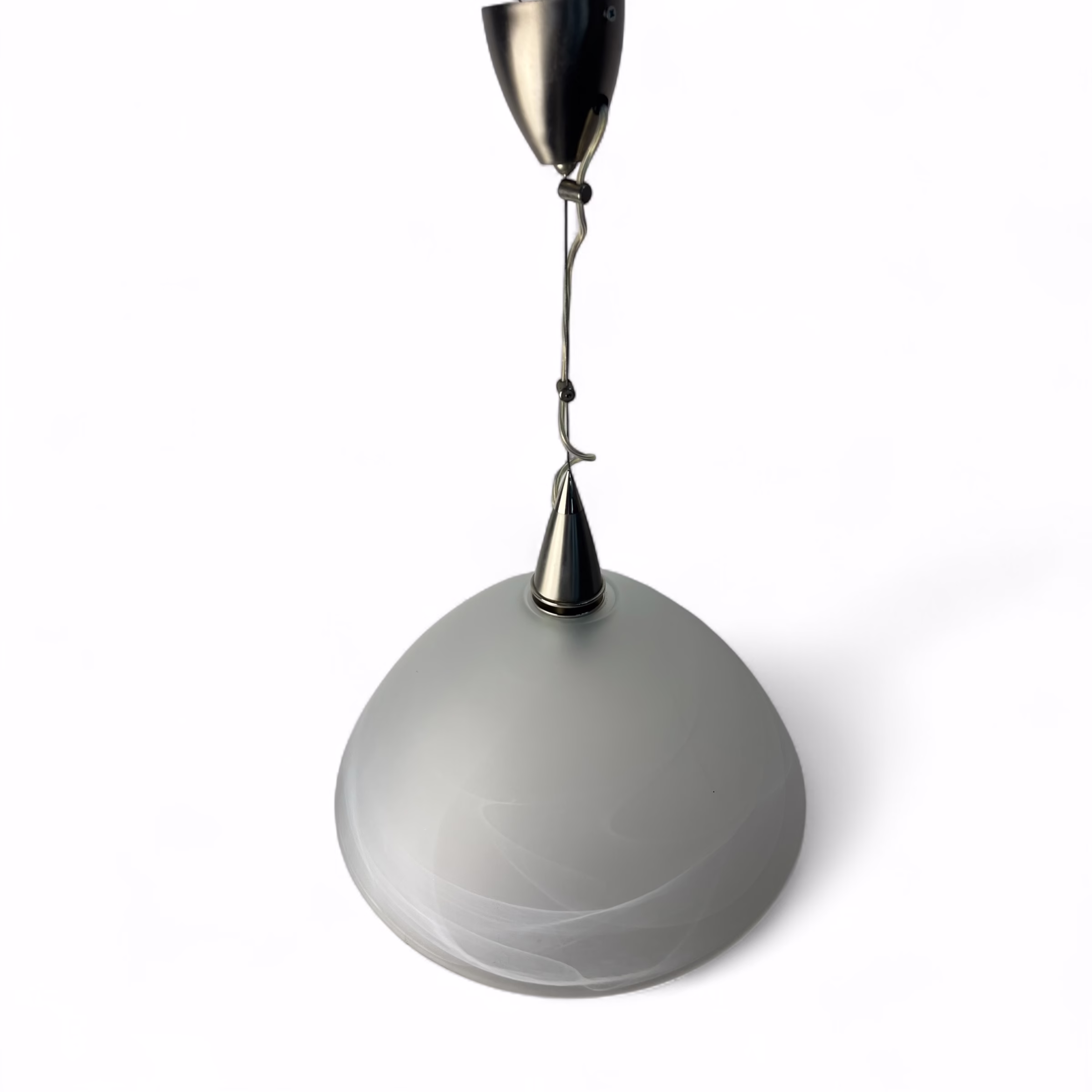 Lustră modernă cu abajur din sticlă satinată gri și detalii cromate, design minimalist Corpuri de iluminat