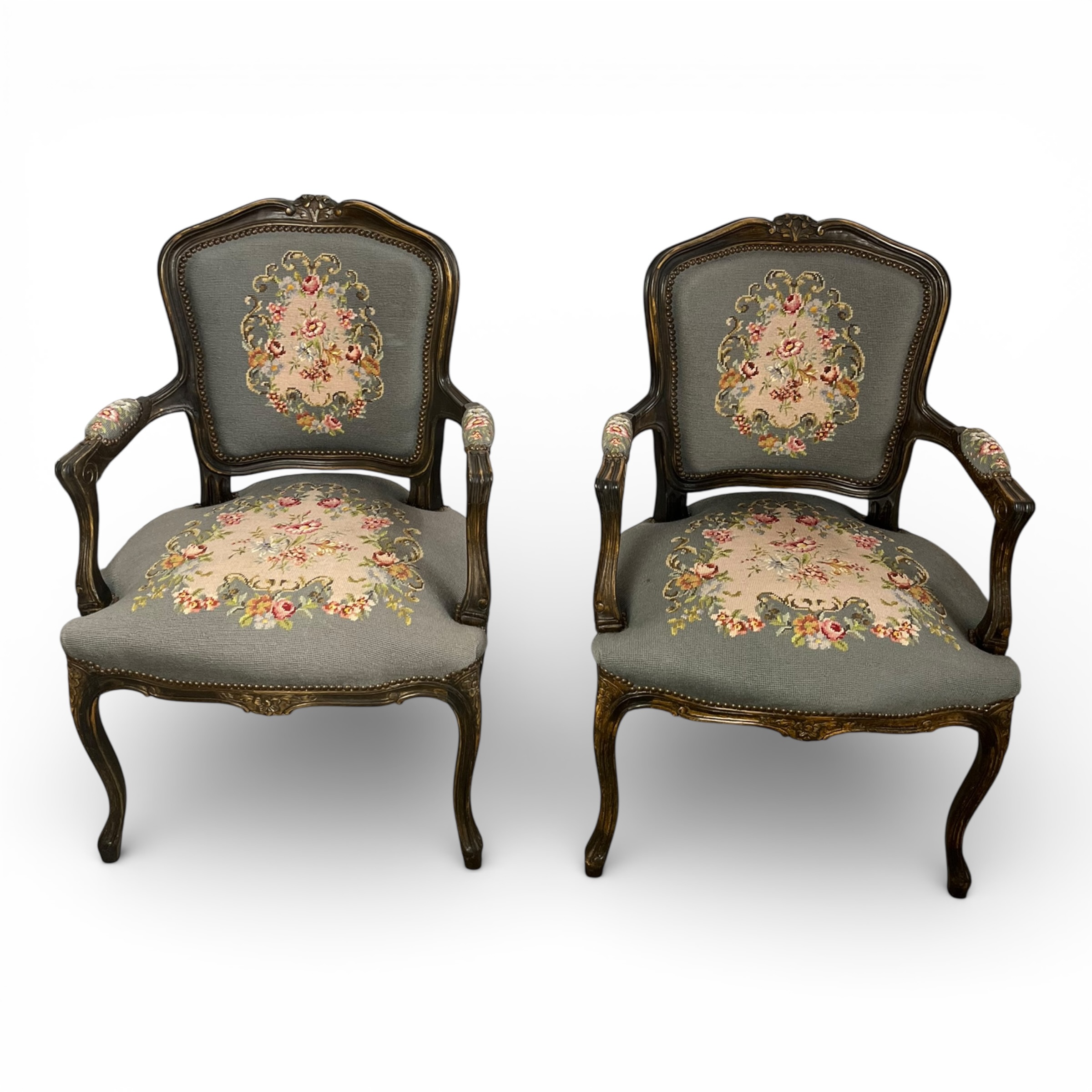 Pereche fotolii vintage stil Louis XV din lemn sculptat cu tapițerie goblen floral Fotolii