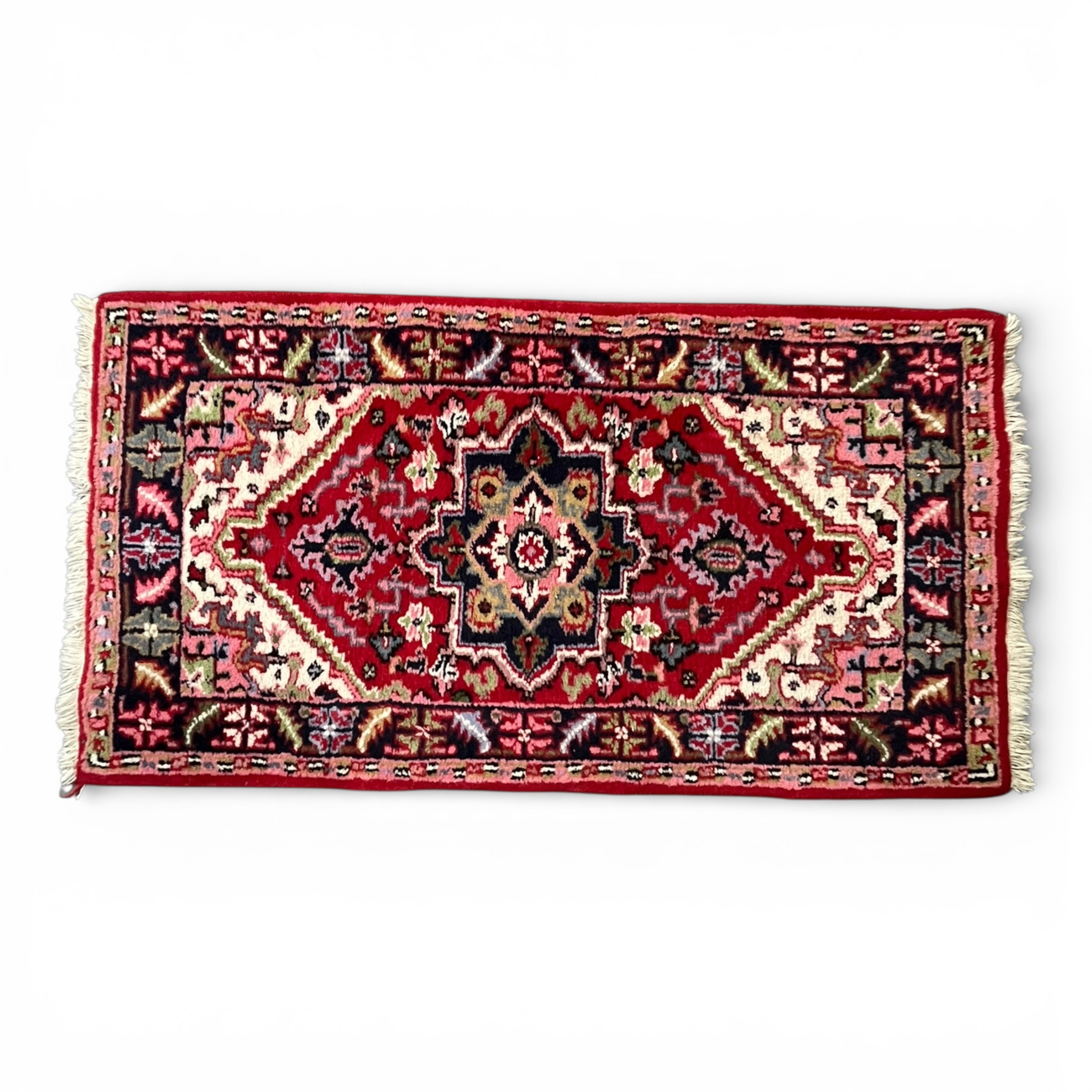 Covor oriental Heriz lucrat manual, India, 75 × 144 cm, cu certificat de origine Covoare Magazin de mobila decoratiuni si corpuri de iluminat vintage Covor oriental Heriz lucrat manual, India, 75 × 144 cm, cu certificat de origine Covoare