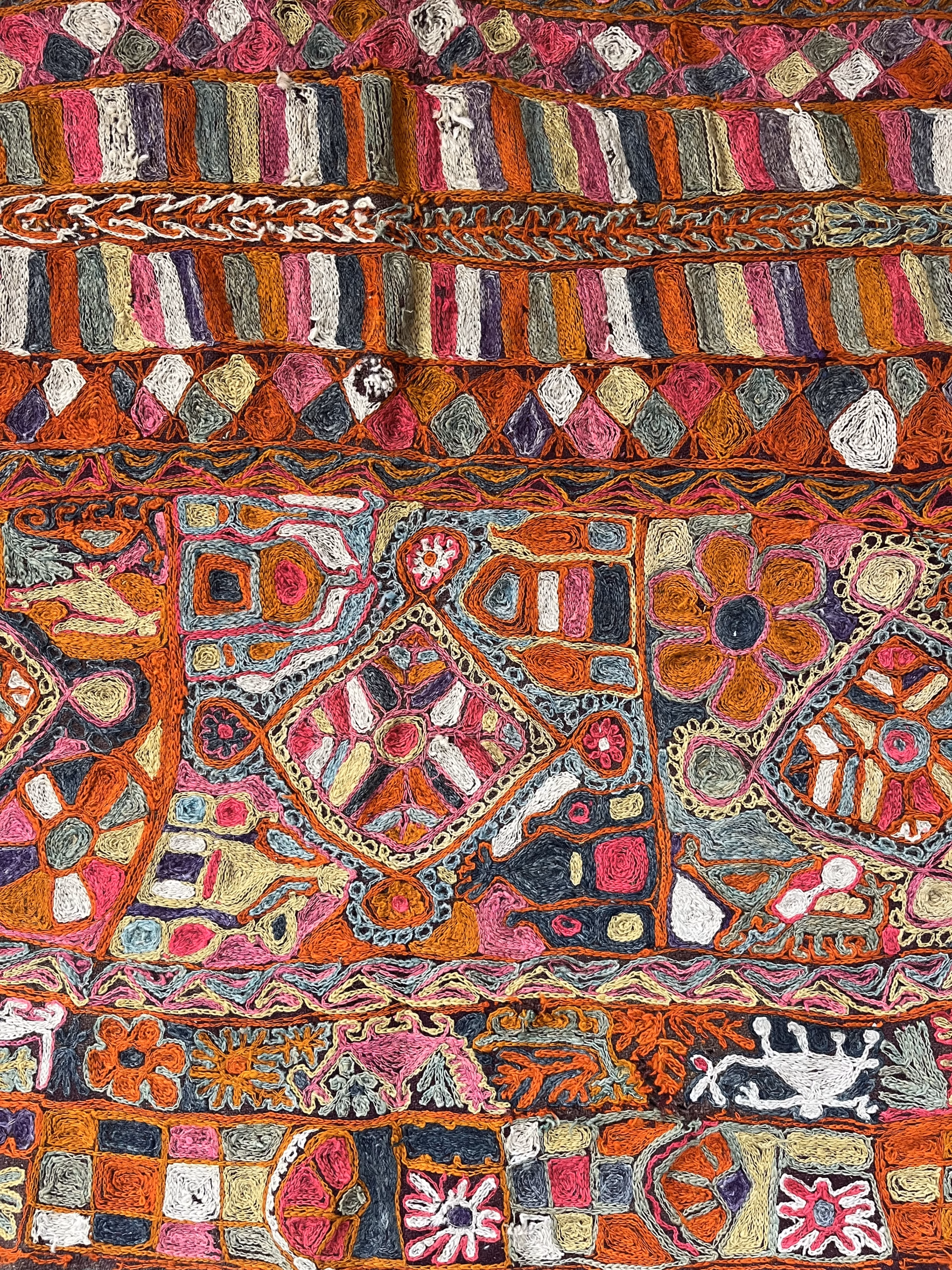 Textil etnic indian Banjara / Rabari, broderie manuală și patchwork tradițional, sec. XX Covoare Magazin de mobila decoratiuni si corpuri de iluminat vintage Textil etnic indian Banjara / Rabari, broderie manuală și patchwork tradițional, sec. XX Covoare