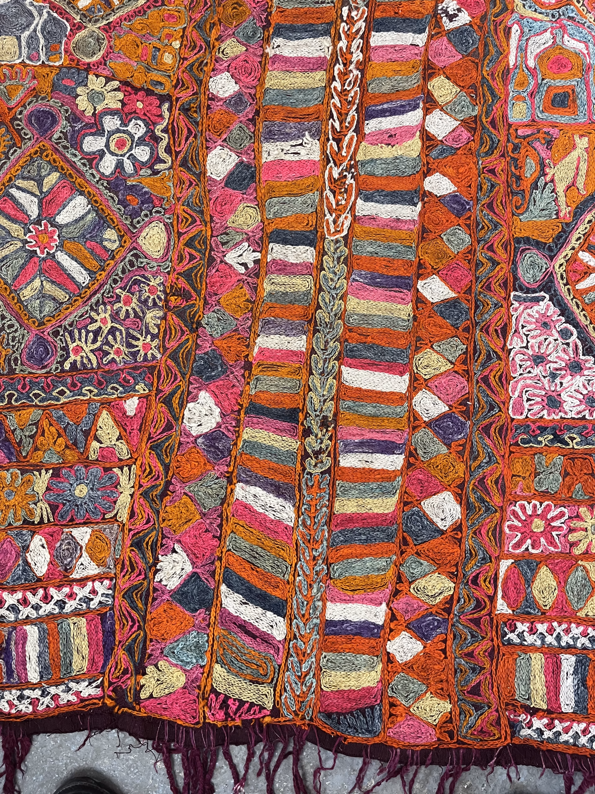 Textil etnic indian Banjara / Rabari, broderie manuală și patchwork tradițional, sec. XX Covoare Magazin de mobila decoratiuni si corpuri de iluminat vintage Textil etnic indian Banjara / Rabari, broderie manuală și patchwork tradițional, sec. XX Covoare