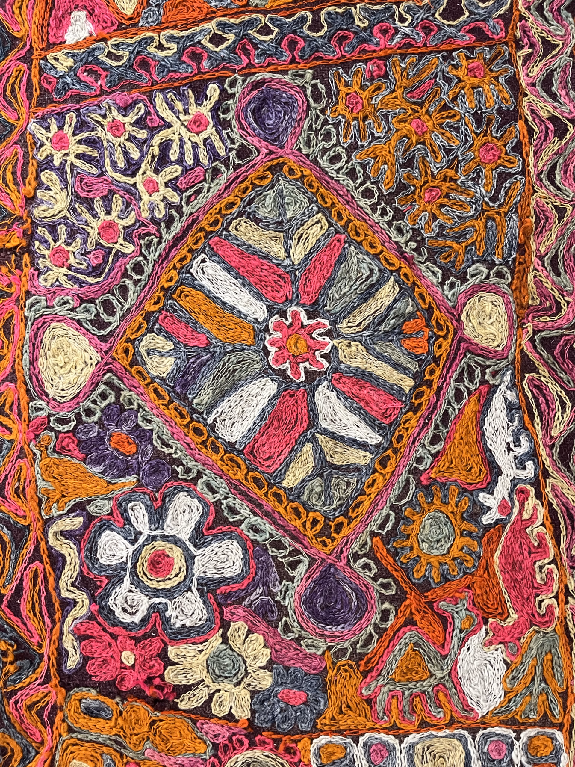 Textil etnic indian Banjara / Rabari, broderie manuală și patchwork tradițional, sec. XX Covoare Magazin de mobila decoratiuni si corpuri de iluminat vintage Textil etnic indian Banjara / Rabari, broderie manuală și patchwork tradițional, sec. XX Covoare