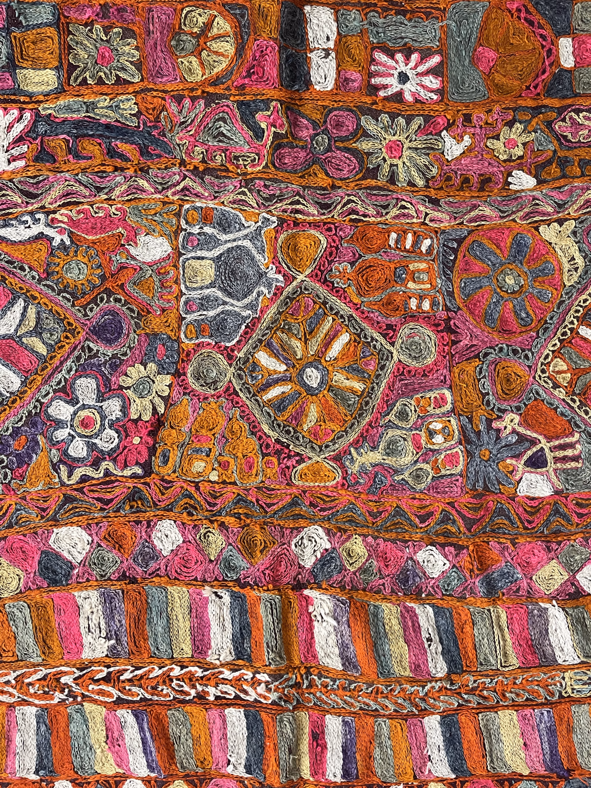 Textil etnic indian Banjara / Rabari, broderie manuală și patchwork tradițional, sec. XX Covoare Magazin de mobila decoratiuni si corpuri de iluminat vintage Textil etnic indian Banjara / Rabari, broderie manuală și patchwork tradițional, sec. XX Covoare