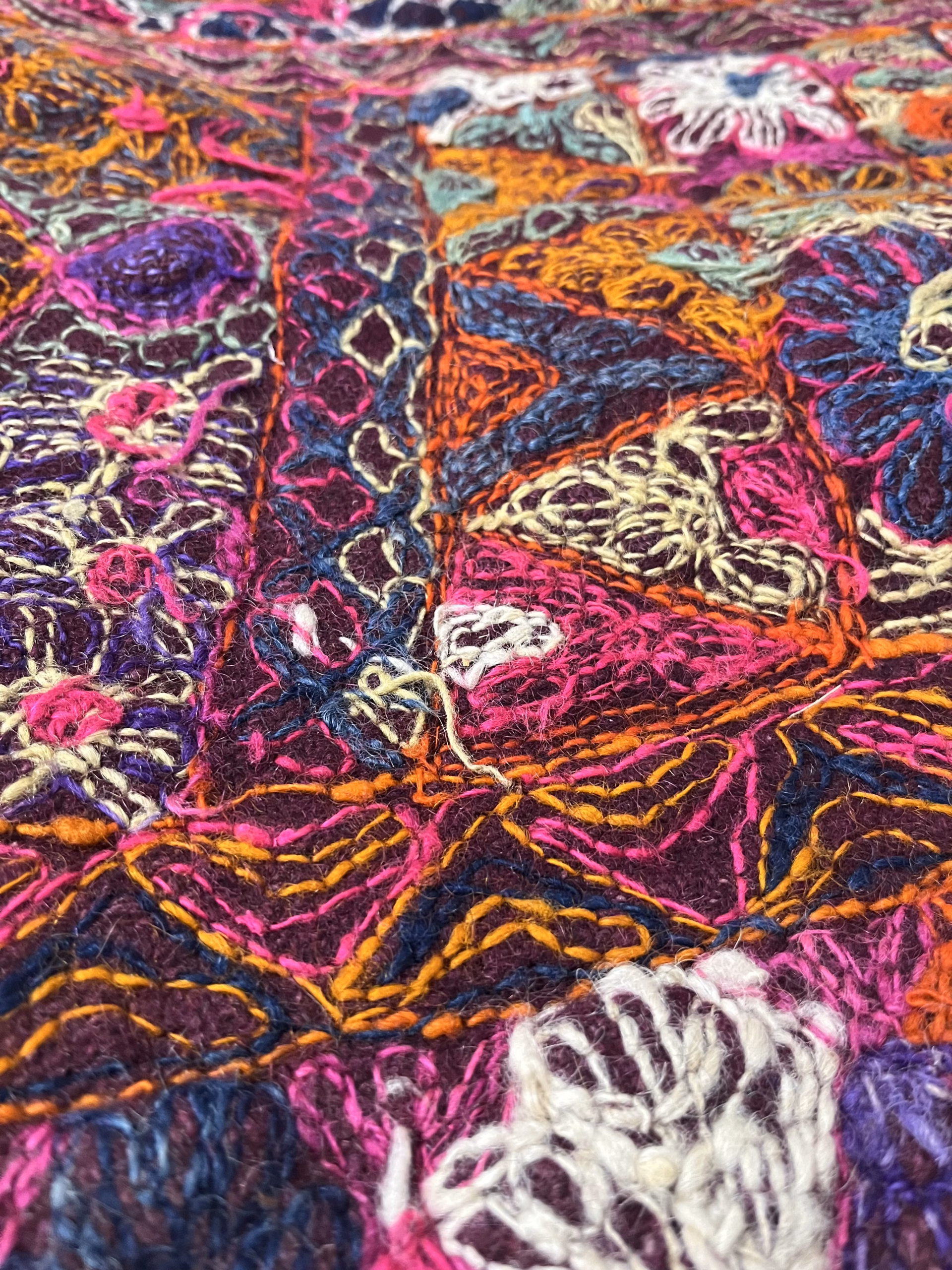 Textil etnic indian Banjara / Rabari, broderie manuală și patchwork tradițional, sec. XX Covoare Magazin de mobila decoratiuni si corpuri de iluminat vintage Textil etnic indian Banjara / Rabari, broderie manuală și patchwork tradițional, sec. XX Covoare