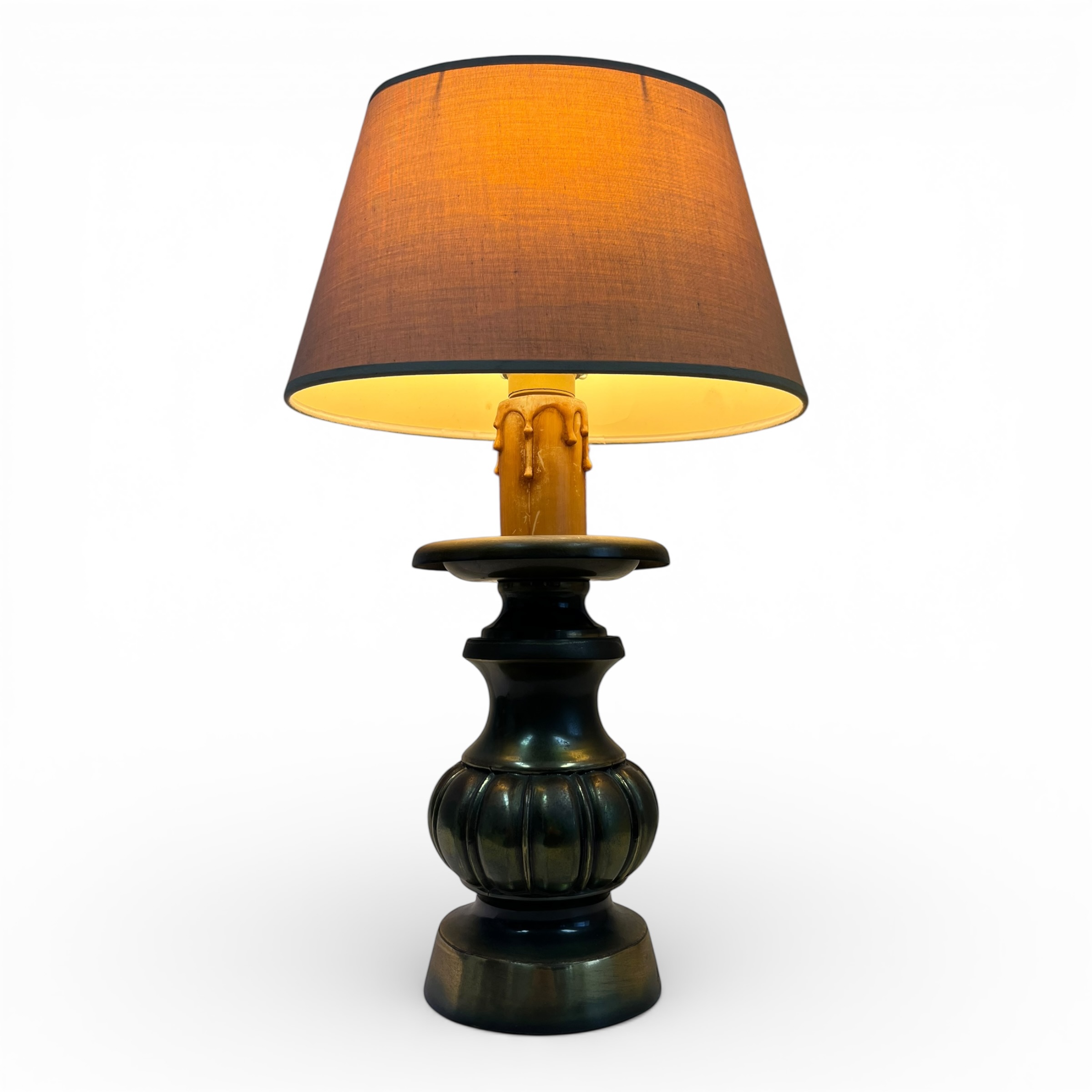 Lampă de masă vintage cu bază din alamă patinată și element decorativ tip „lumânare” Corpuri de iluminat
