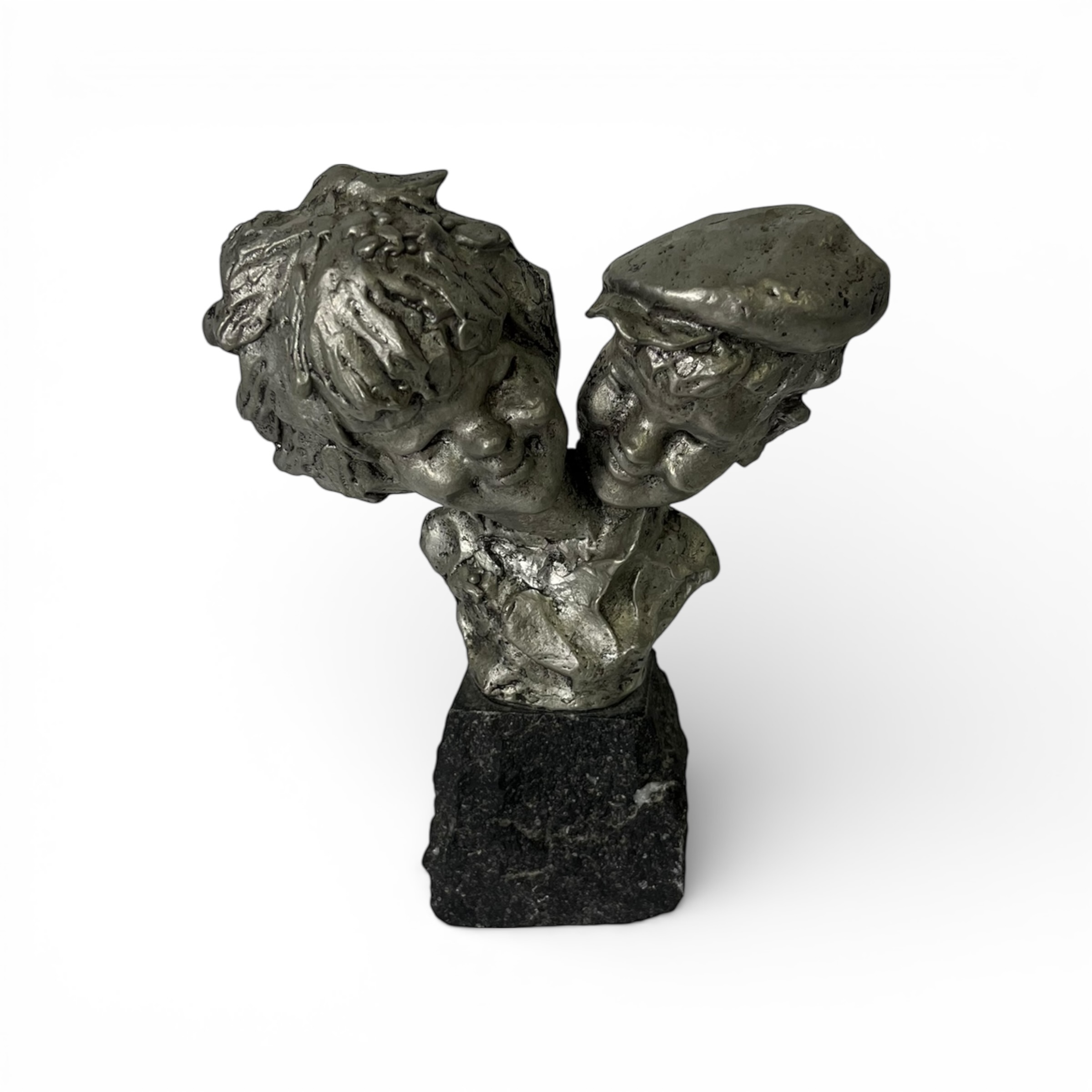 Sculptură decorativă „Copiii” – bust dublu, metal patinat pe soclu din piatră Decoratiuni
