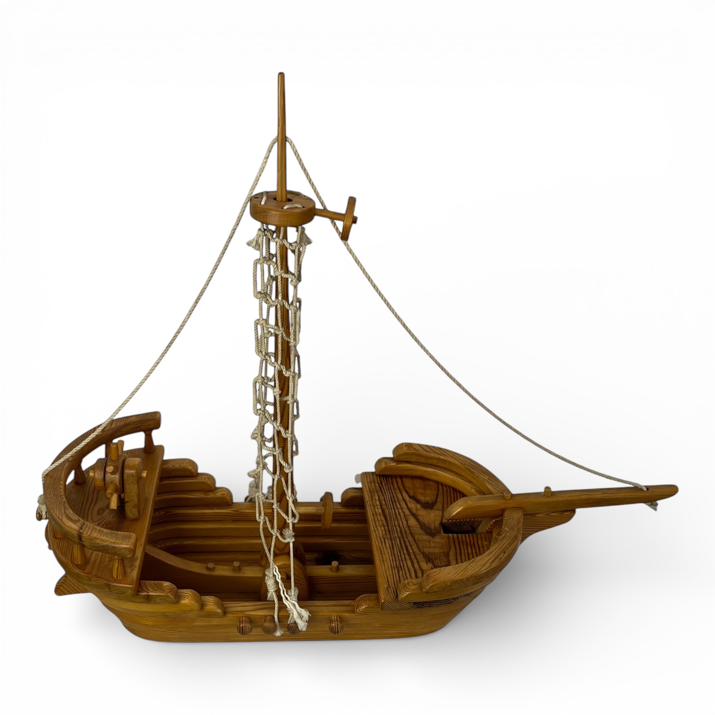Corabie decorativă din lemn masiv – execuție detaliată, stil nautic elegant 02 Decoratiuni