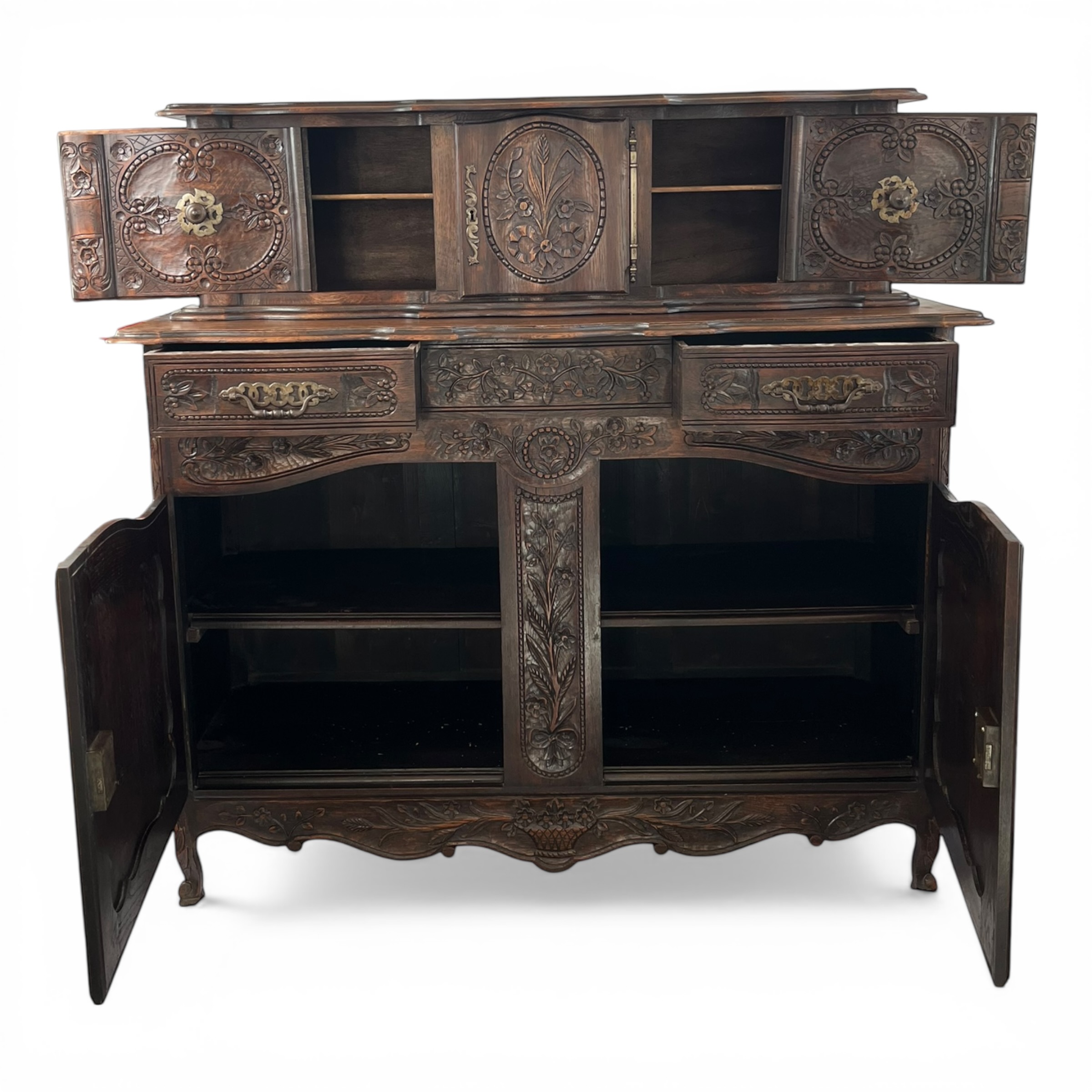 Bufet / dulap rustic sculptat din lemn masiv, stil provincial francez (Louis XV reinterpretat), începutul secolului XX Mobilier