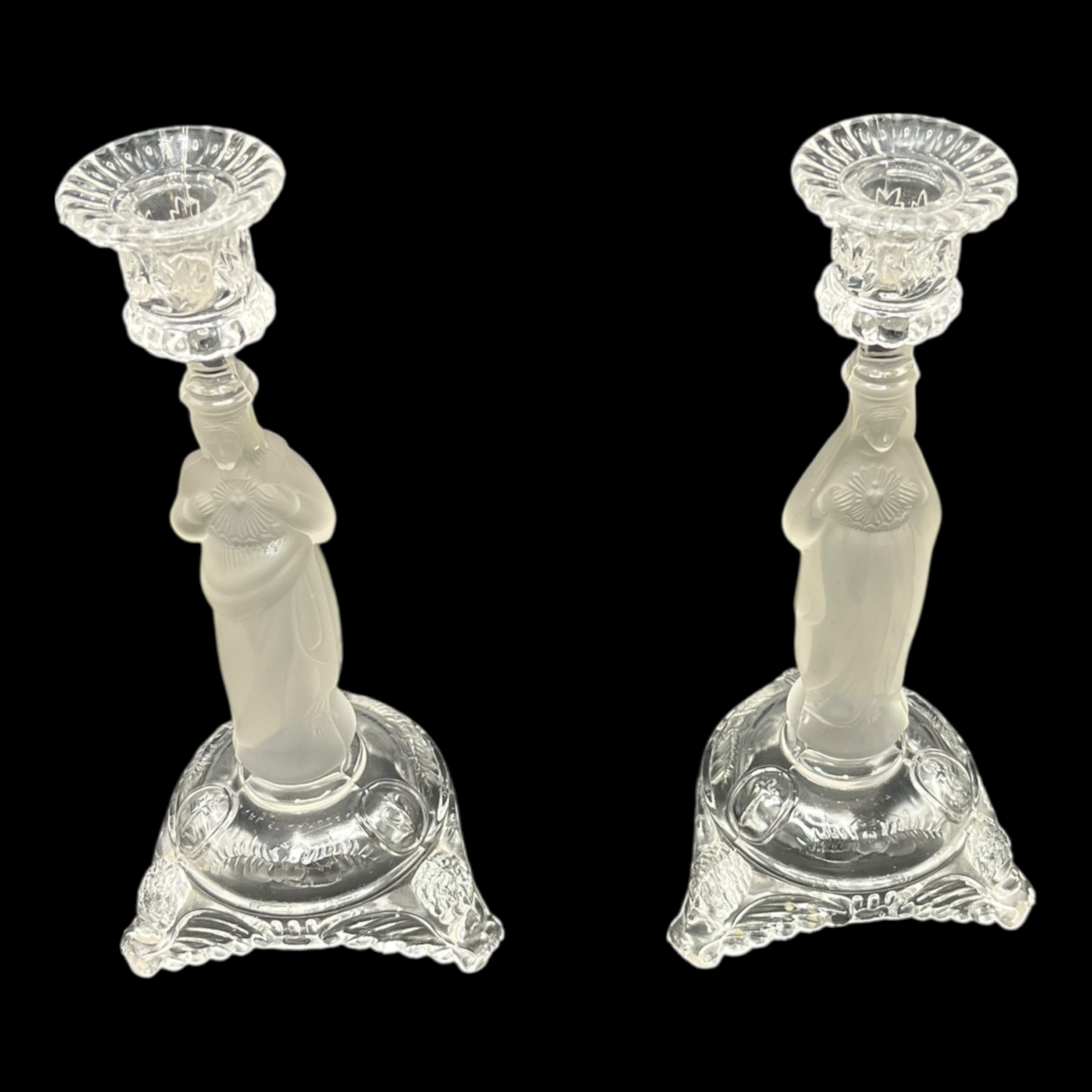 Pereche sfeșnice din cristal Val Saint Lambert – Isus și Maica Domnului – Belgia, cca. 1930–1950 Decoratiuni
