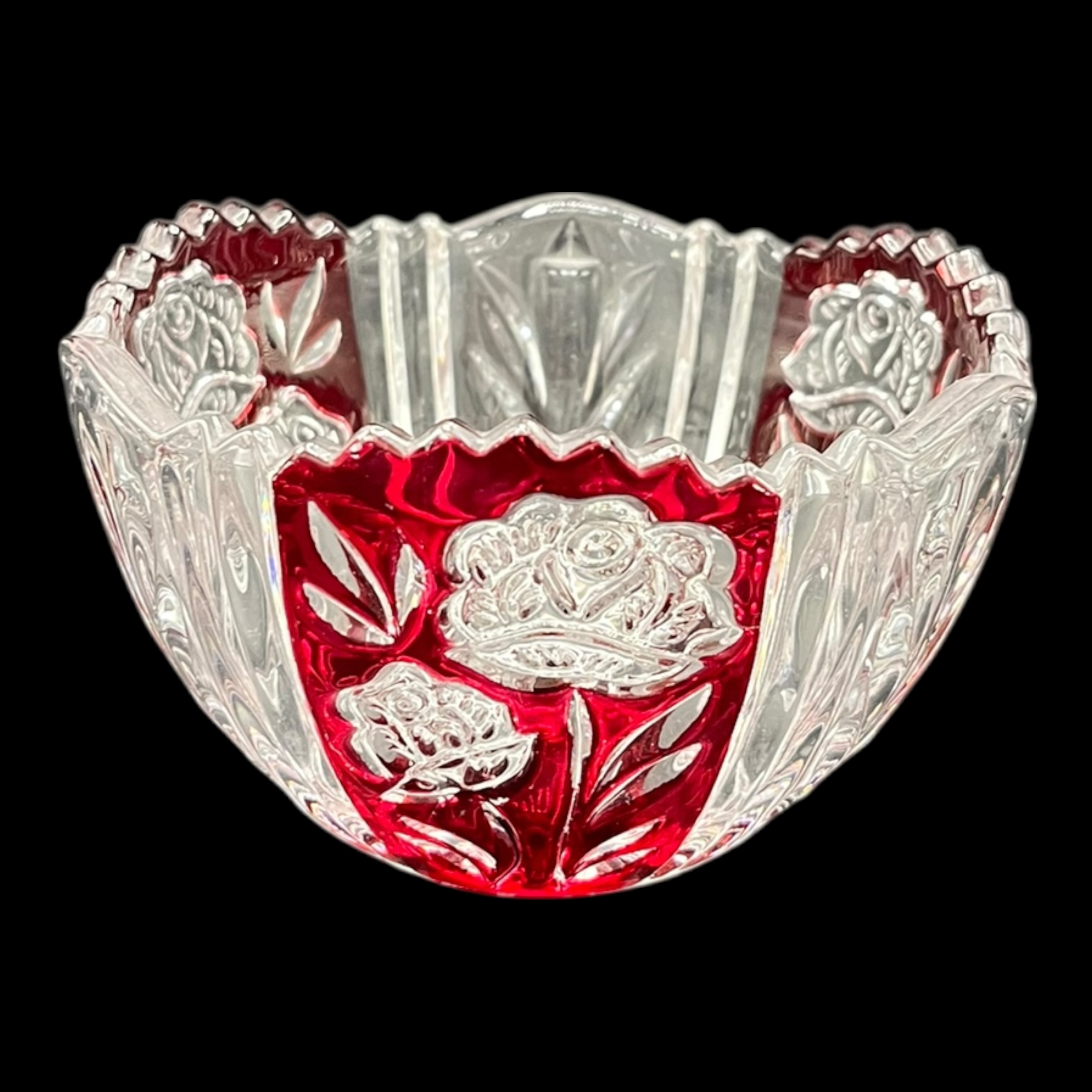 Bol decorativ din cristal Bohemian rubin overlay, decor cu trandafiri – cristal tăiat manual Boluri