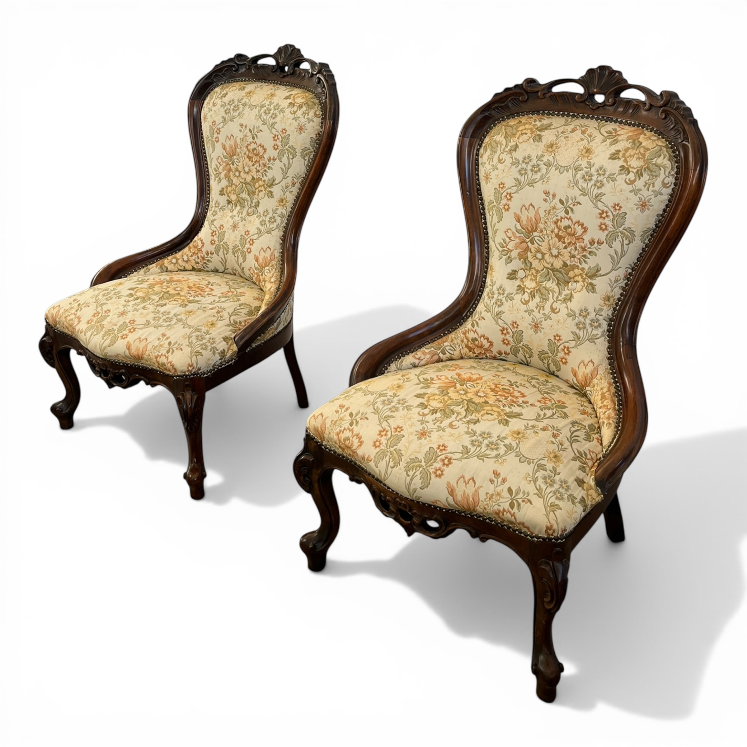 Pereche fotolii elegante în stil Louis XV / Rococo Revival, lemn masiv sculptat, tapițerie florală Fotolii