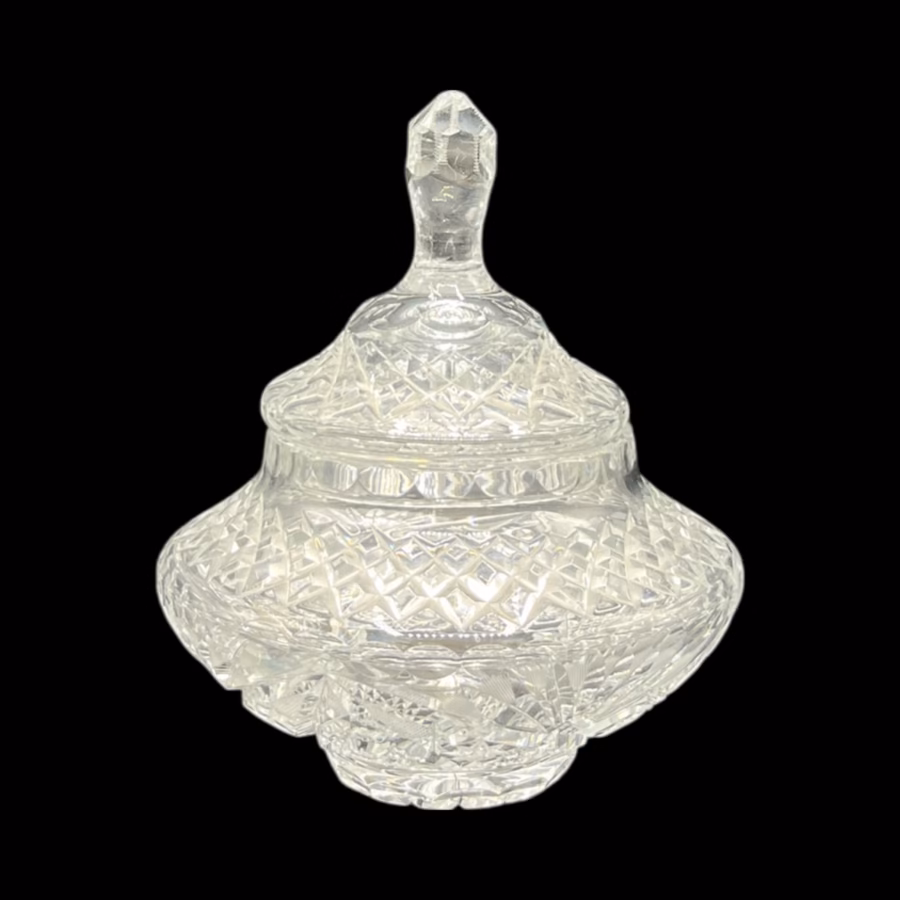 Bombonieră vintage din cristal tăiat cu capac – model geometric cu stea, stil Bohemian cut crystal