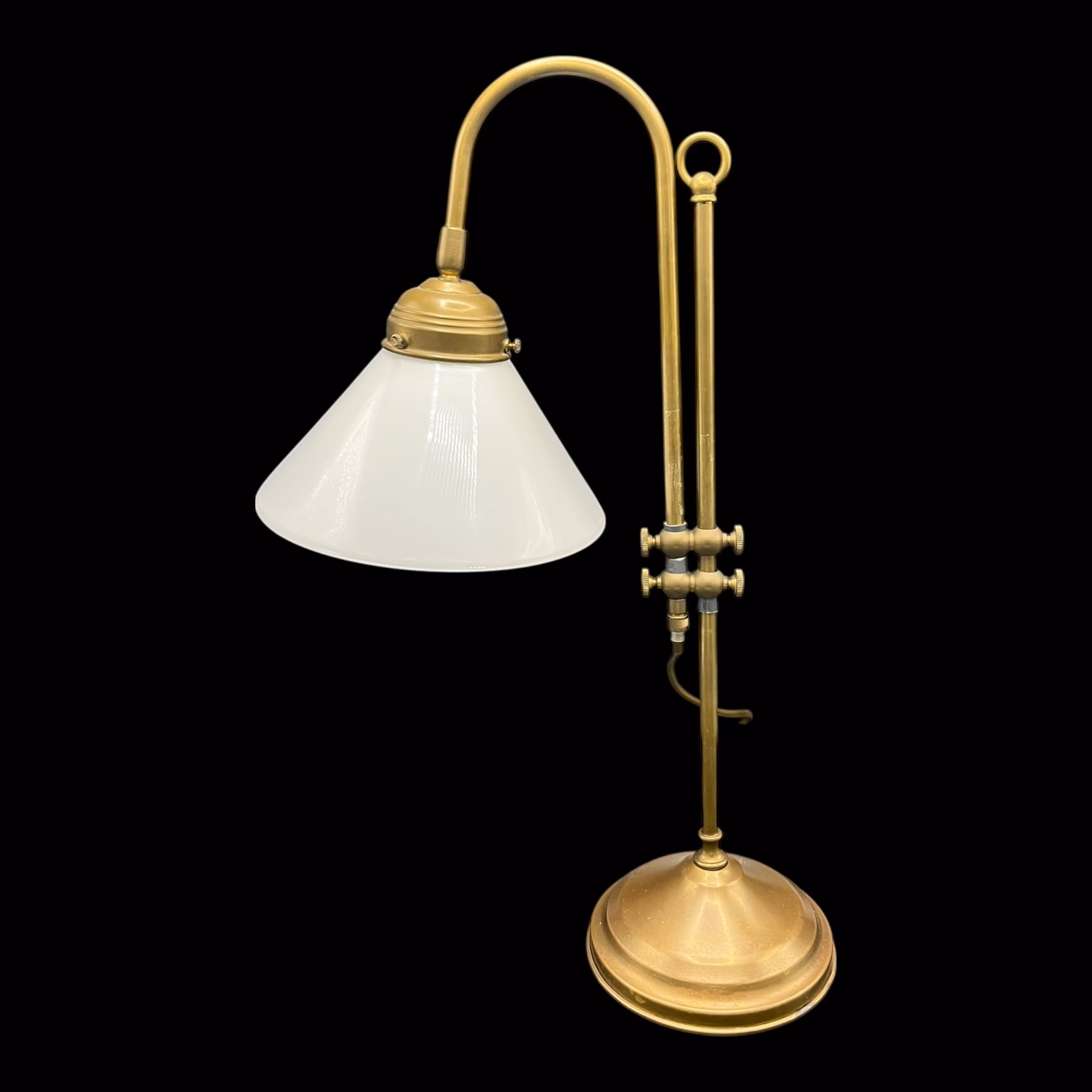 Lampă de birou vintage reglabilă din alamă cu abajur din sticlă opalină Covoare