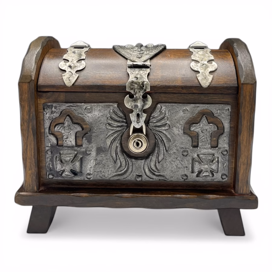 Cufăr decorativ vintage din lemn cu elemente metalice, stil medieval / gotic