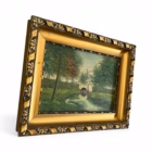 Tablou vintage pe placaj – peisaj cu pod și râu, ramă aurie sculptată Decoratiuni