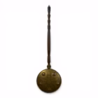 Încălzitor / prăjitor vintage pentru castane sau nuci, din alamă și cupru, cu mâner din lemn Decoratiuni Magazin de mobila decoratiuni si corpuri de iluminat vintage Încălzitor / prăjitor vintage pentru castane sau nuci, din alamă și cupru, cu mâner din lemn Decoratiuni