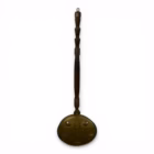 Încălzitor / prăjitor vintage pentru castane sau nuci, din alamă și cupru, cu mâner din lemn Decoratiuni Magazin de mobila decoratiuni si corpuri de iluminat vintage Încălzitor / prăjitor vintage pentru castane sau nuci, din alamă și cupru, cu mâner din lemn Decoratiuni