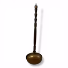Încălzitor / prăjitor vintage pentru castane sau nuci, din alamă și cupru, cu mâner din lemn Decoratiuni Magazin de mobila decoratiuni si corpuri de iluminat vintage Încălzitor / prăjitor vintage pentru castane sau nuci, din alamă și cupru, cu mâner din lemn Decoratiuni