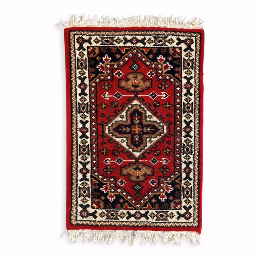 Covor oriental mic, stil persan, model geometric tradițional, 100×60 cm, cu franjuri Covoare Magazin de mobila decoratiuni si corpuri de iluminat vintage Covor oriental mic, stil persan, model geometric tradițional, 100x60 cm, cu franjuri