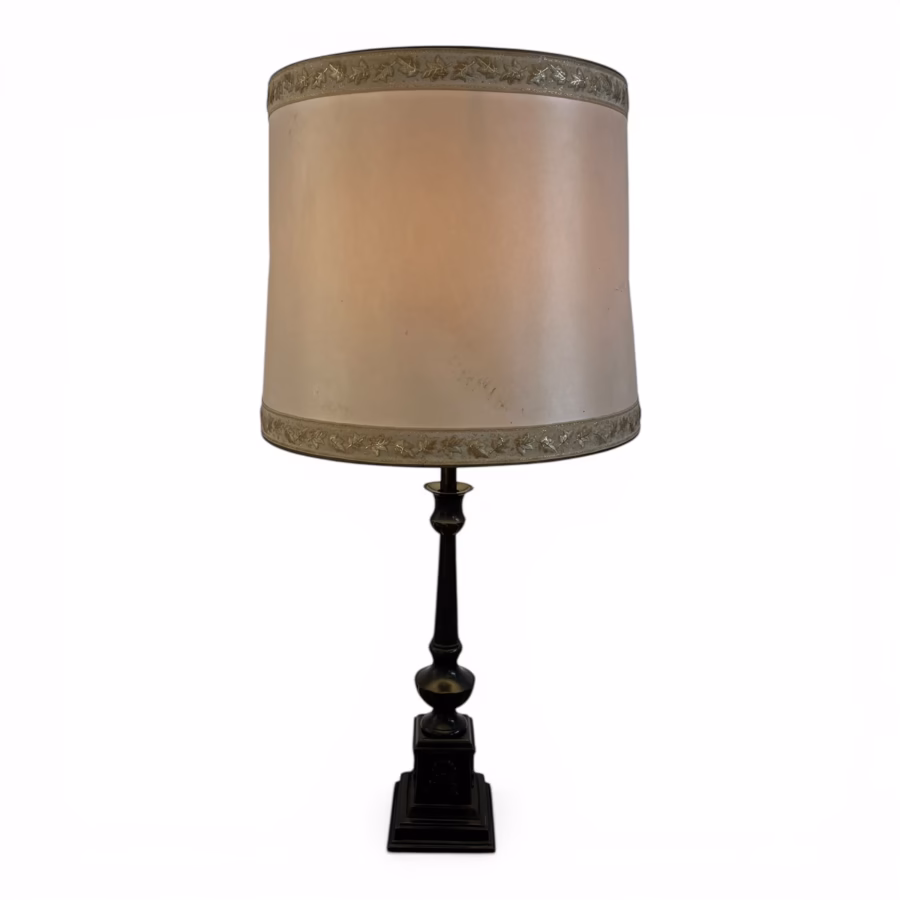 Lampă de masă vintage cu abajur original și bază metalică decorativă
