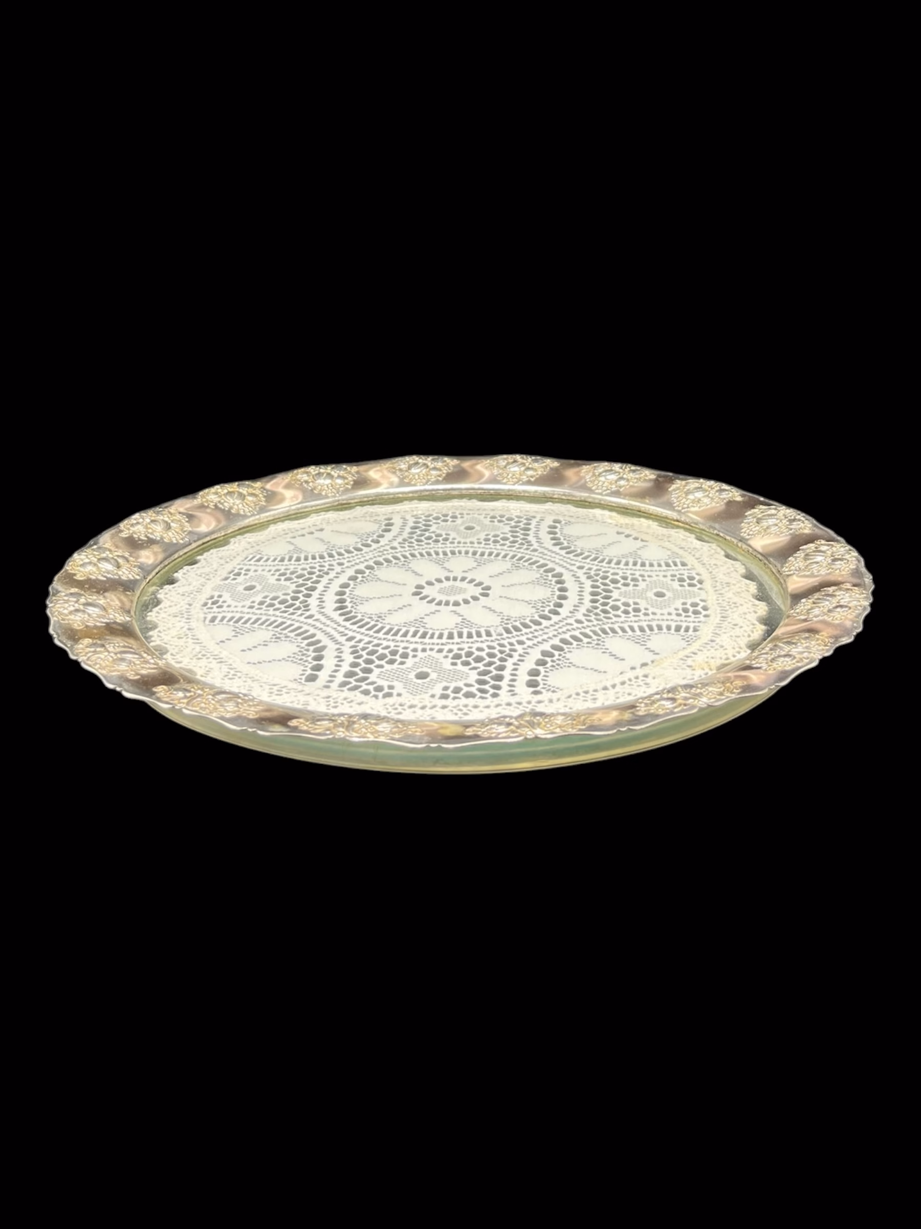 Platou decorativ vintage BMF, metal argintat cu inserție din sticlă și dantelă, Germania Platouri