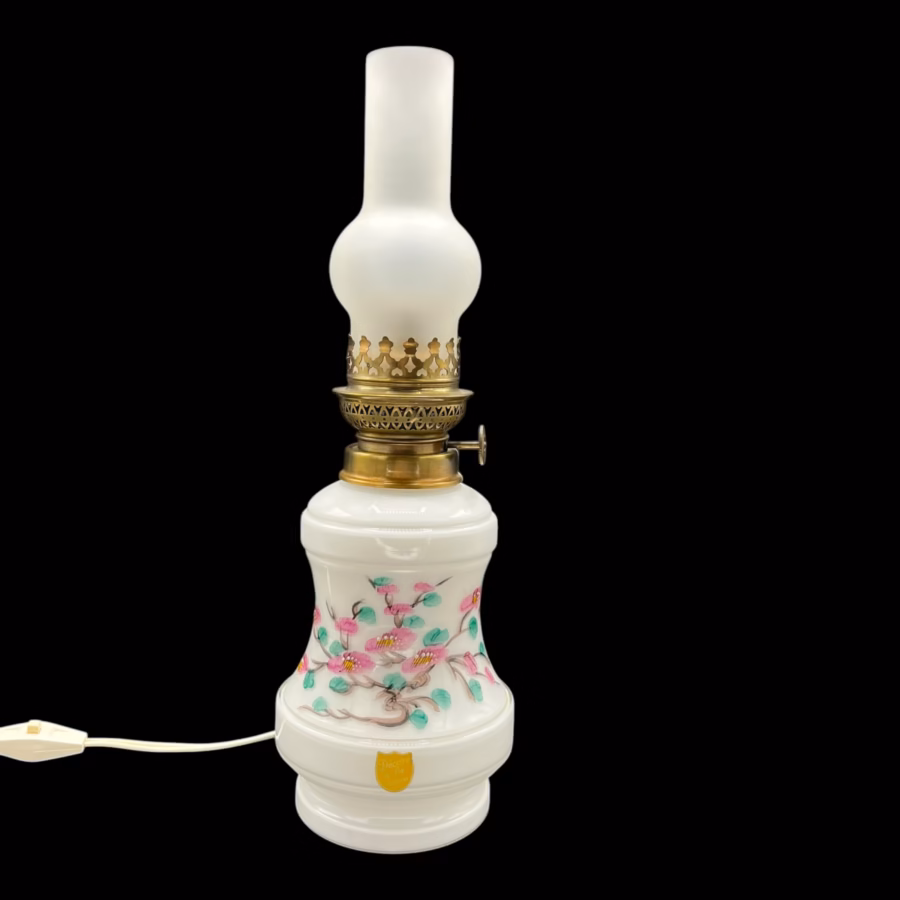Veioză vintage din sticlă opalină pictată manual model lampă cu gaz Franța 1960