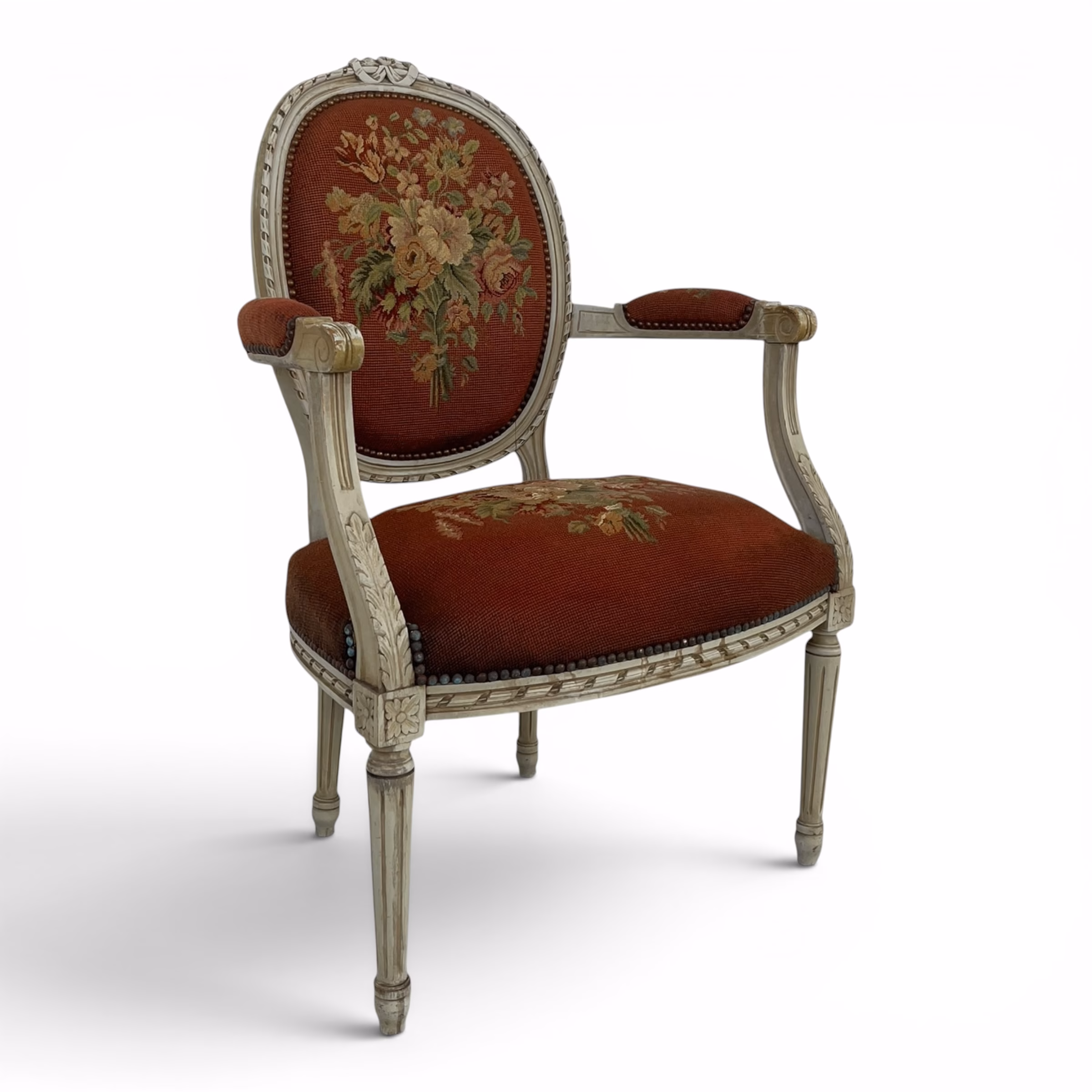 Fotoliu francez Louis XVI cu tapiserie florală originală, cca. 1900–1920 Mobilier