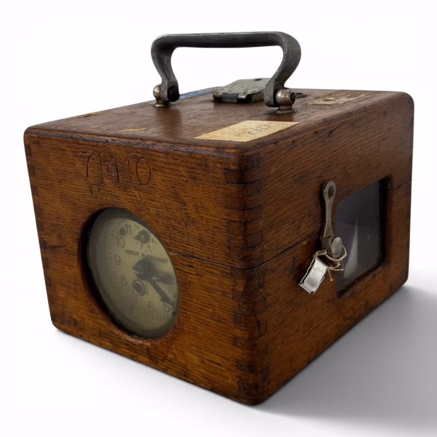 Ceas Vintage de Porumbei „Robert Plasschaert” – Constatator Istoric pentru Columbofili
