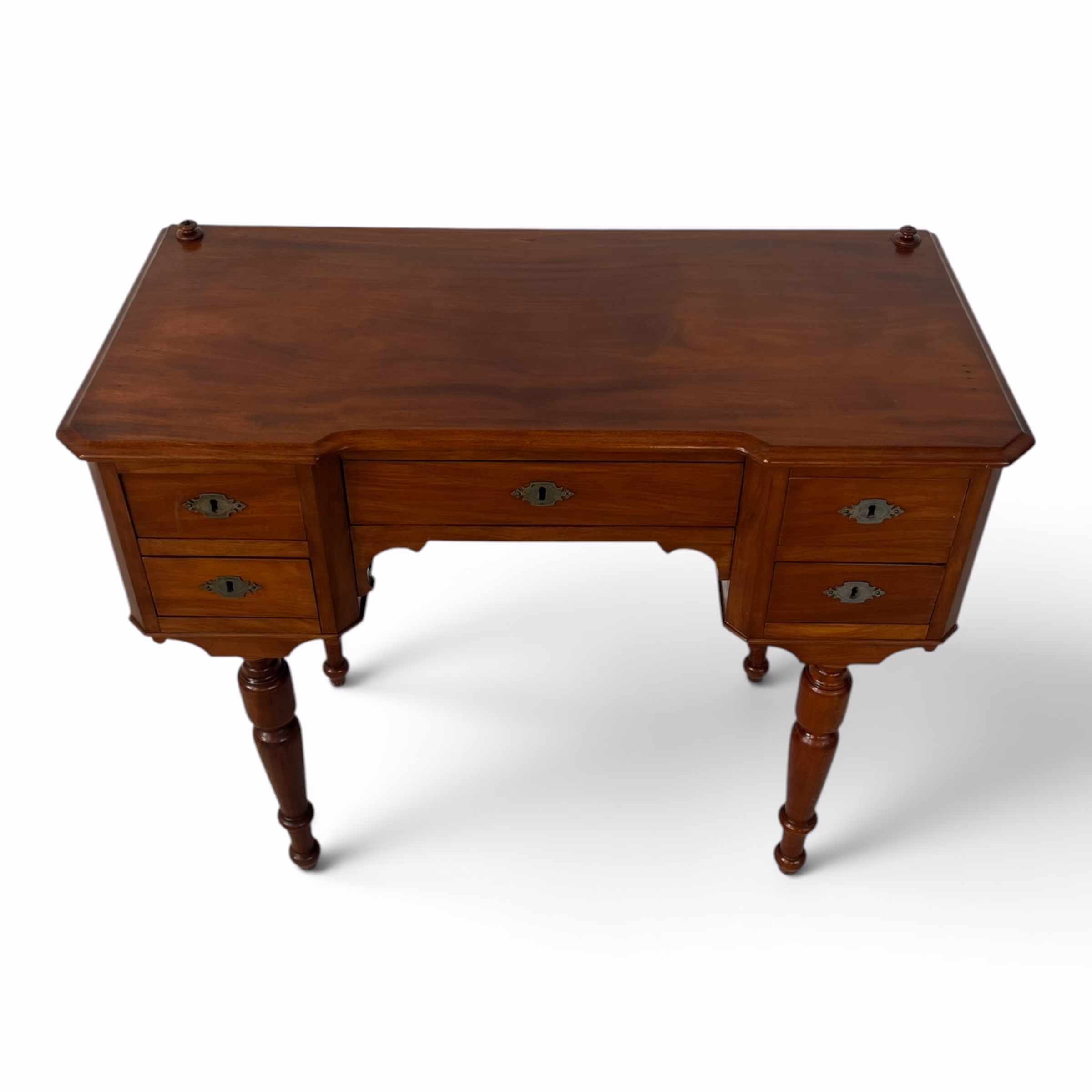 Birou de Scris Antic din Lemn Masiv cu 5 Sertare – Piesă de Epocă Comode și măsuțe de toaletă Magazin de mobila decoratiuni si corpuri de iluminat vintage Birou de Scris Antic din Lemn Masiv cu 5 Sertare – Piesă de Epocă Comode și măsuțe de toaletă