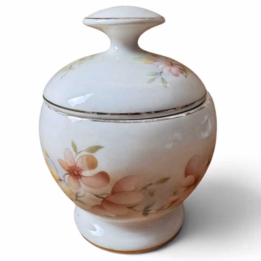 Bombonieră din porțelan cu capac – decor floral vintage Bomboniere Magazin de mobila decoratiuni si corpuri de iluminat vintage Bombonieră din porțelan cu capac – decor floral vintage