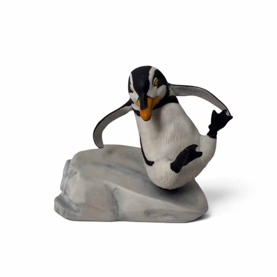 Statuetă / Bibelou vintage din porțelan Pinguin pe un sloi pe Gheață „Whoops!” - The Franklin Mint, 1985