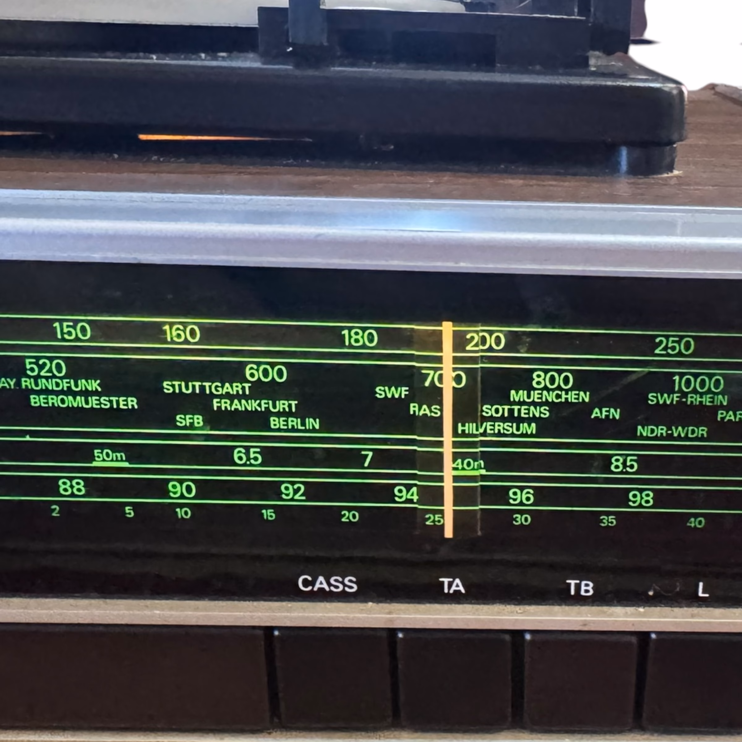 Aparat de Radio cu Casetofon și Pick UP Instrumente muzicale Magazin de mobila decoratiuni si corpuri de iluminat vintage Aparat de Radio cu Casetofon și Pick UP Instrumente muzicale