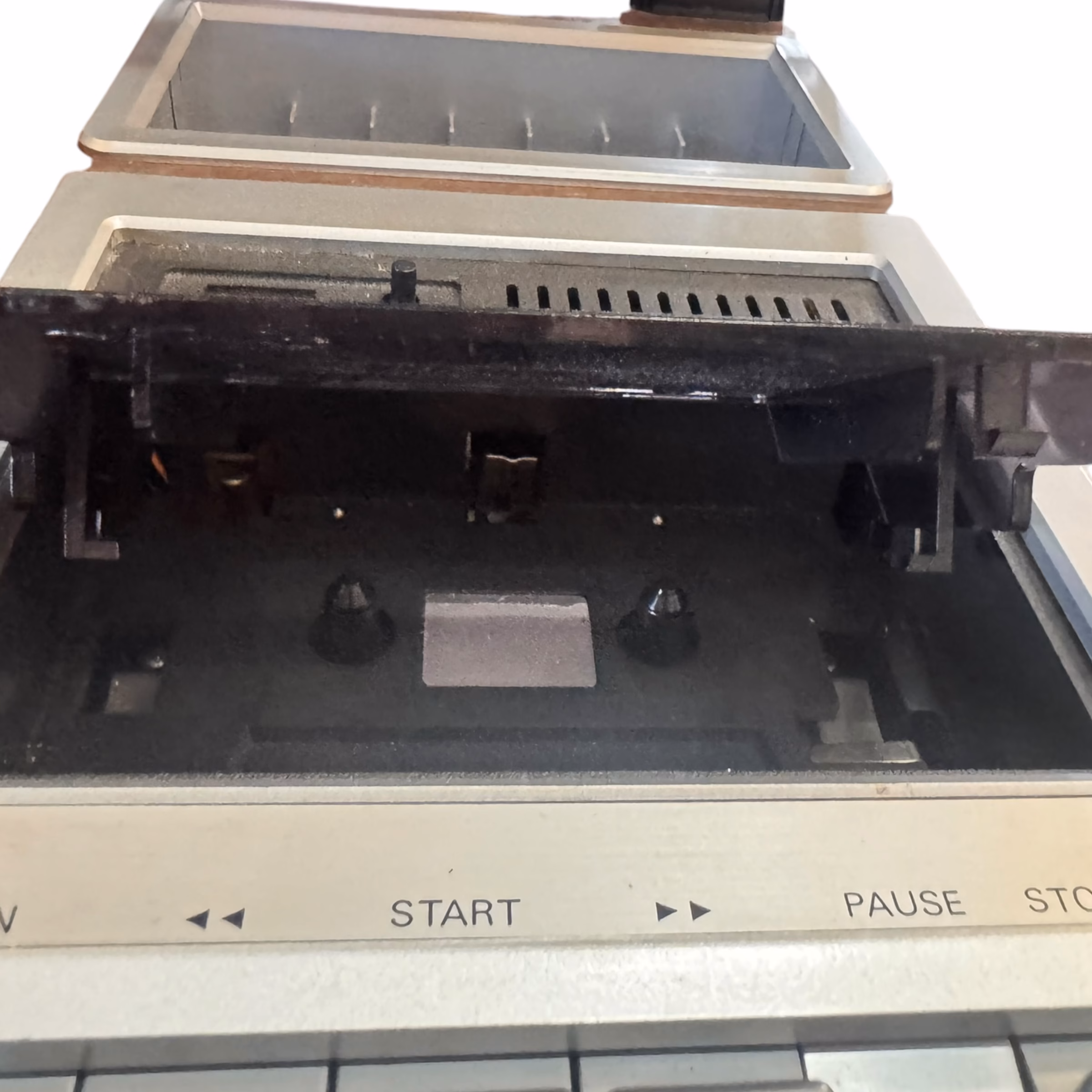Aparat de Radio cu Casetofon și Pick UP Instrumente muzicale Magazin de mobila decoratiuni si corpuri de iluminat vintage Aparat de Radio cu Casetofon și Pick UP Instrumente muzicale