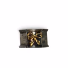Set de 4 Inele Vintage pentru Șervețele, Metal Argintat cu Fundiță Aurie Decoratiuni Magazin de mobila decoratiuni si corpuri de iluminat vintage Set de 4 Inele Vintage pentru Șervețele, Metal Argintat cu Fundiță Aurie Decoratiuni